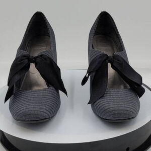 Ann Marino Closed 3.5" pump with bow on front 7.5